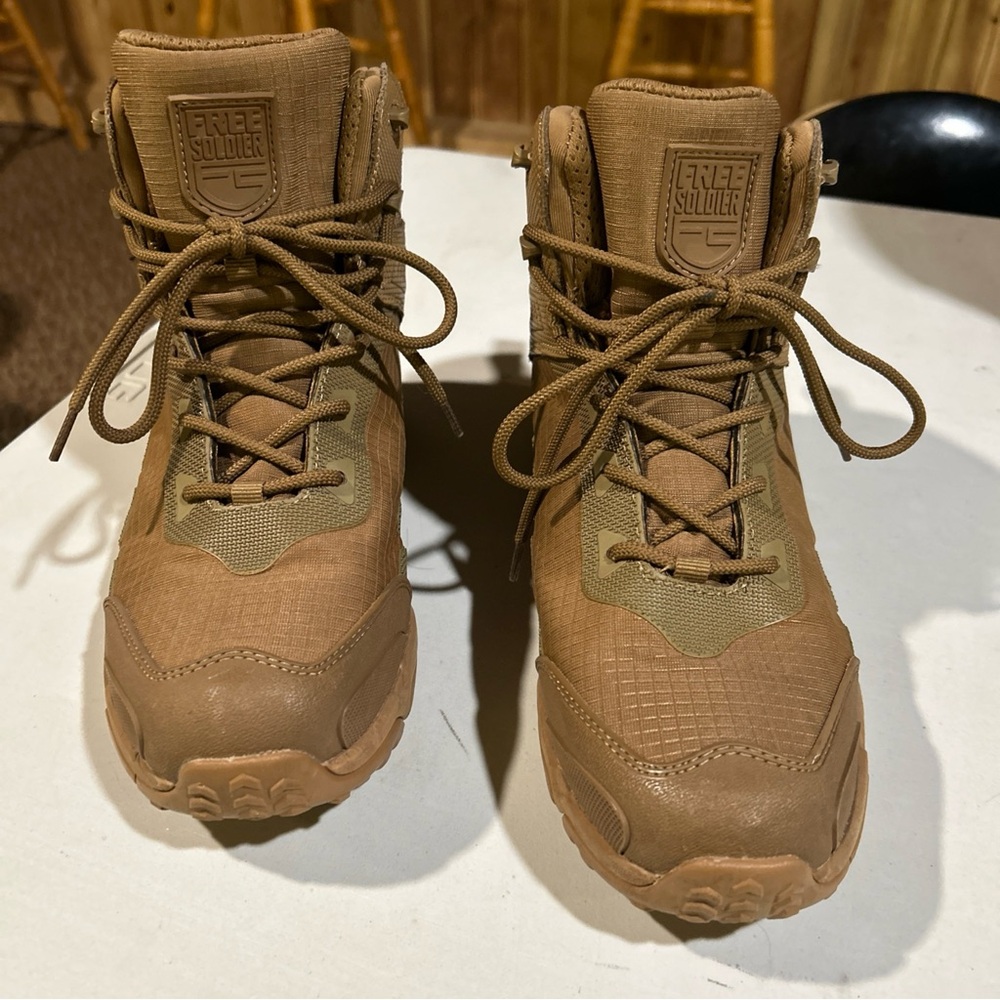 Men’s Size 9 Free Soldier tactical combat desert military boots